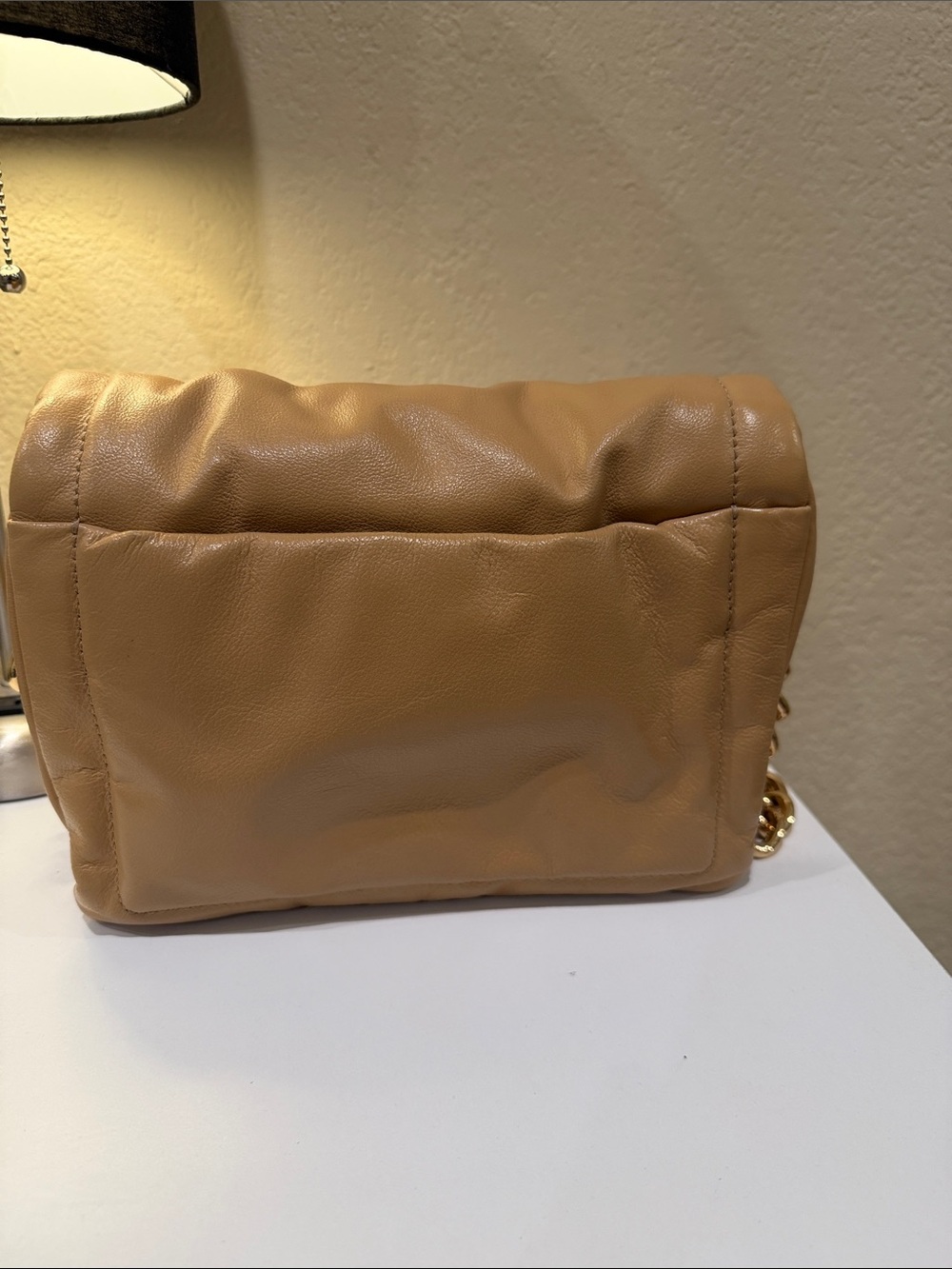 Marc Jacobs Camel Leather Shoulder Bag with Gold Chain - Picture 6 of 13